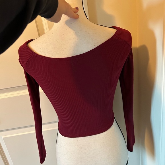 Red cross design off the shoulder/ vneck sweater material mid sleeve crop - Picture 3 of 4